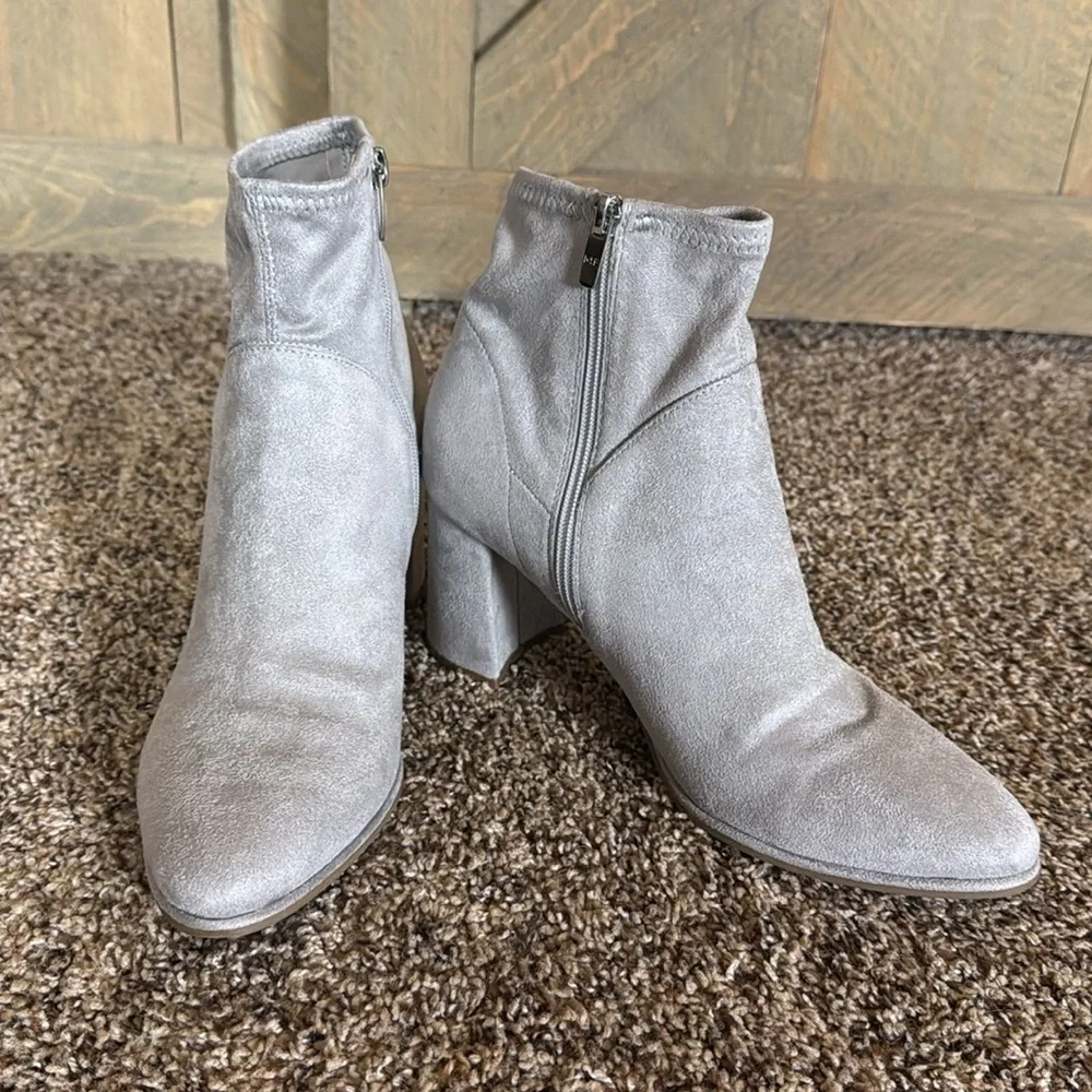Marc Fisher Dyvine gray faux suede ankle boots with block heels Size 10